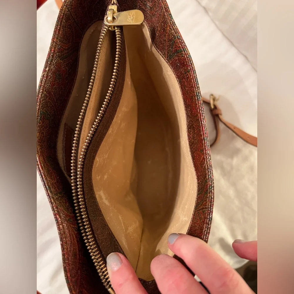 ETRO BAG very rare. Tortoise shell lucite handle, outside pristine w/no scuffs. - Picture 13 of 14